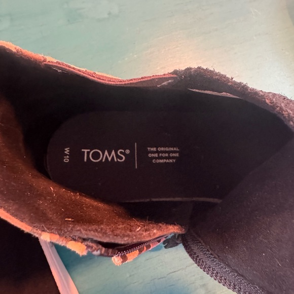 Toms, size 10 black and leopard print platform shoes.  Excellent condition. - Picture 3 of 5